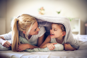 Morgenroutine und Einschlafbegleitung wird mit der richtigen Babysitterin zum Highlight